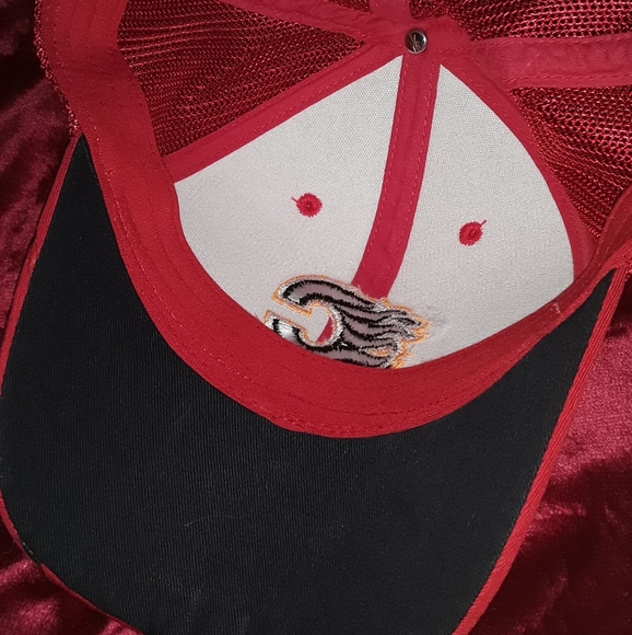 Calgary Flames NHL / Reebok Full Fitted Hat - Picture 10 of 15